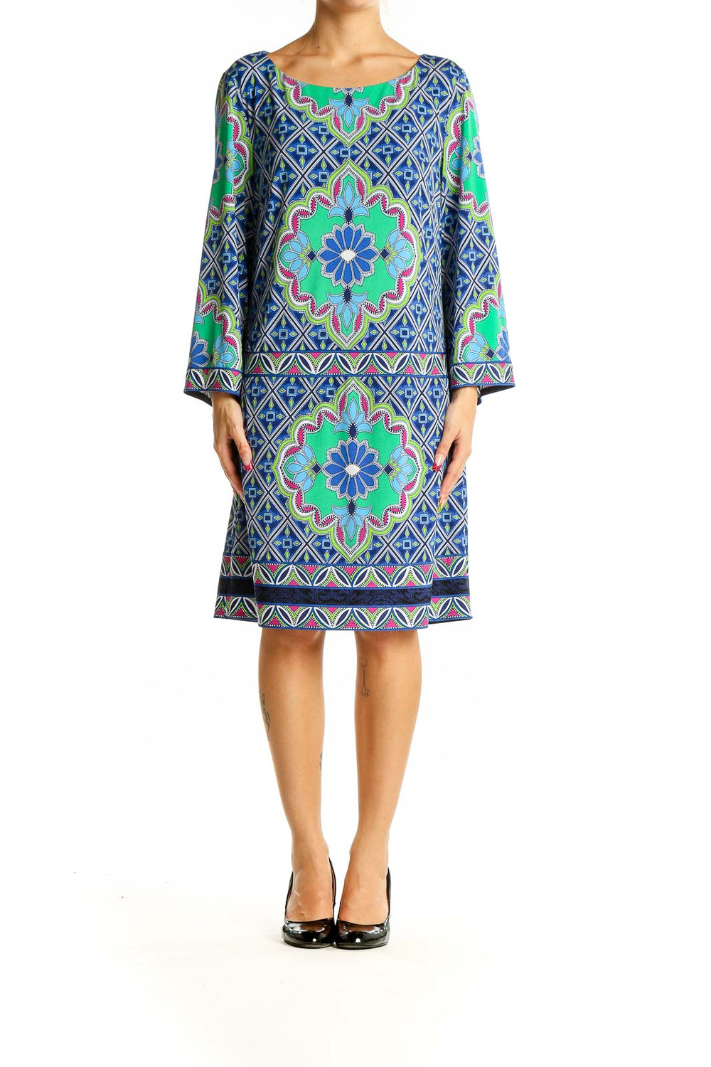 Front view of LAUNDRY by SHELLI SEGAL blue and green geometric print shift dress