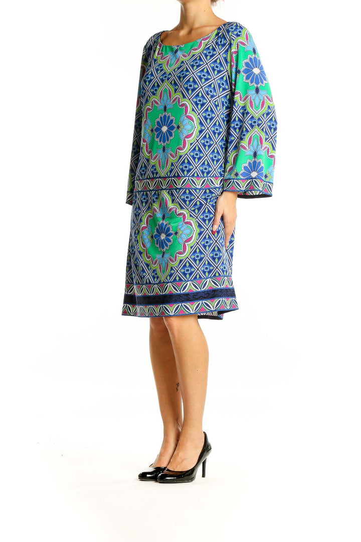 Front view of LAUNDRY by SHELLI SEGAL blue and green geometric print shift dress