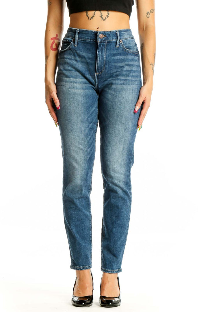 Front view of Lucky Brand blue straight leg jeans on model