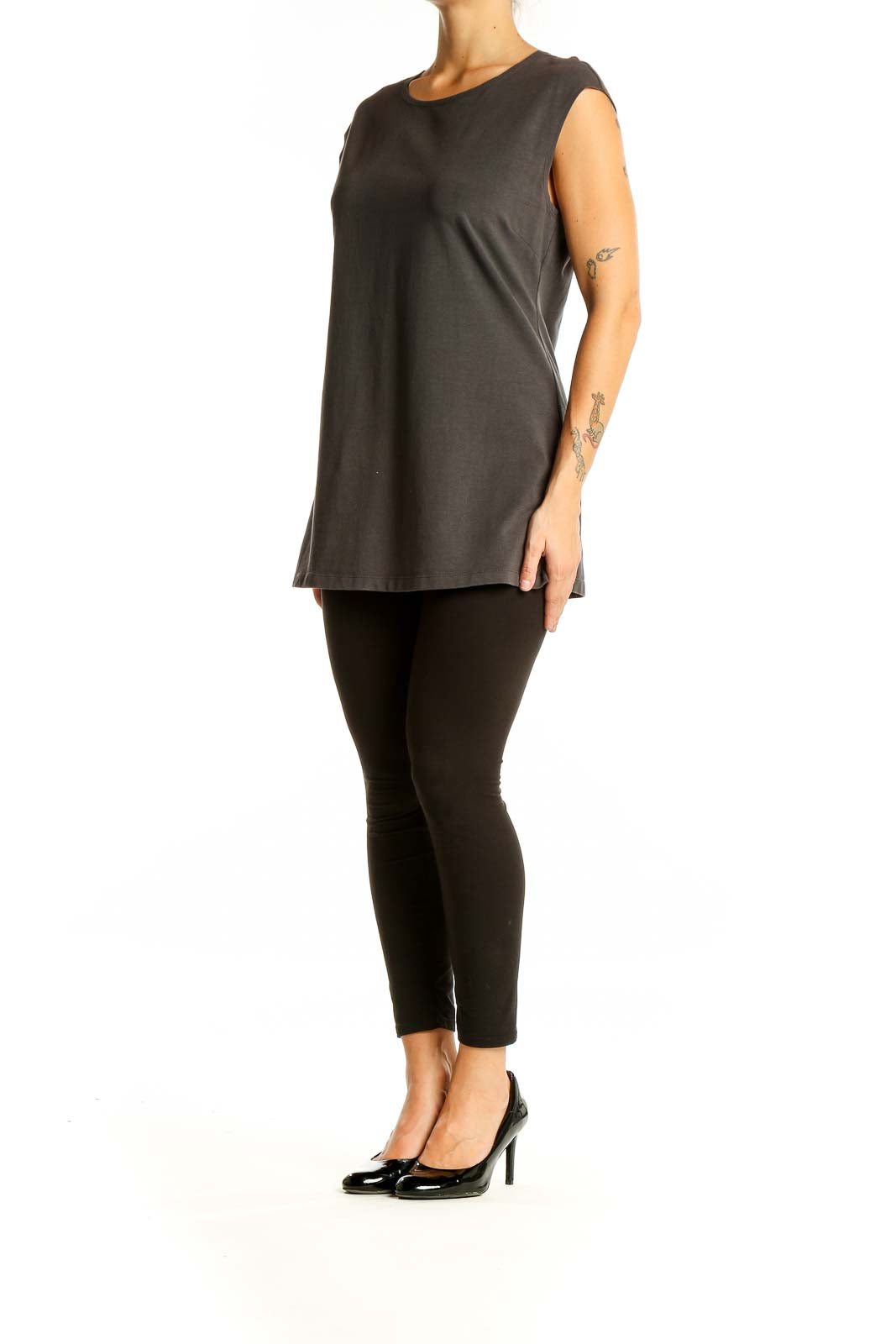 Front view of NIC + ZOE charcoal sleeveless casual top