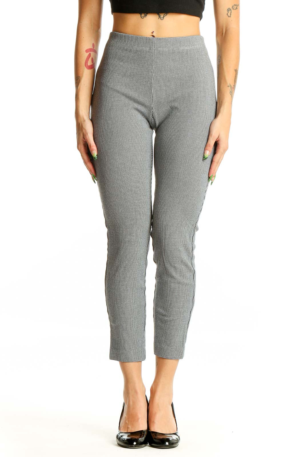 Front view of Karen Kane gray textured cropped slim pants