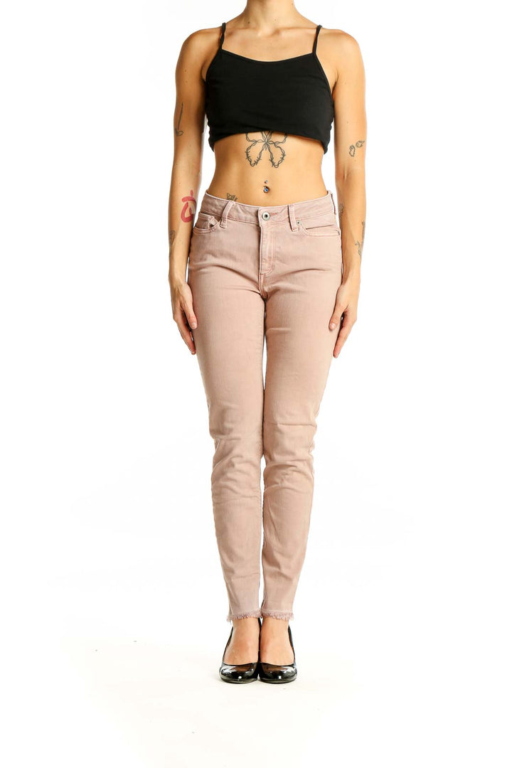 Front view of Lucky Brand blush pink slim fit jeans on model