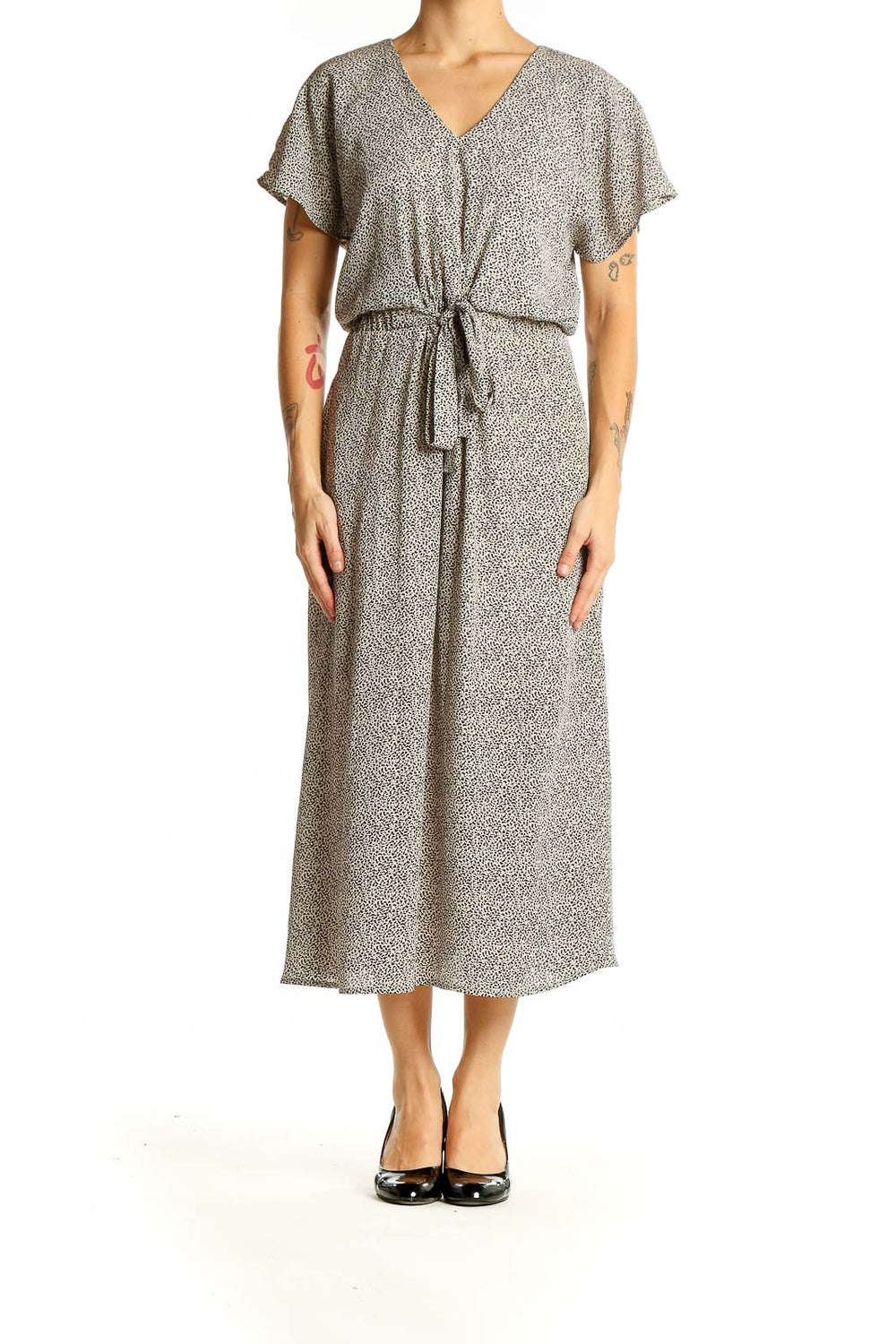 Front view of gray speckled SilkRoll midi dress with V-neck and tie-front detail