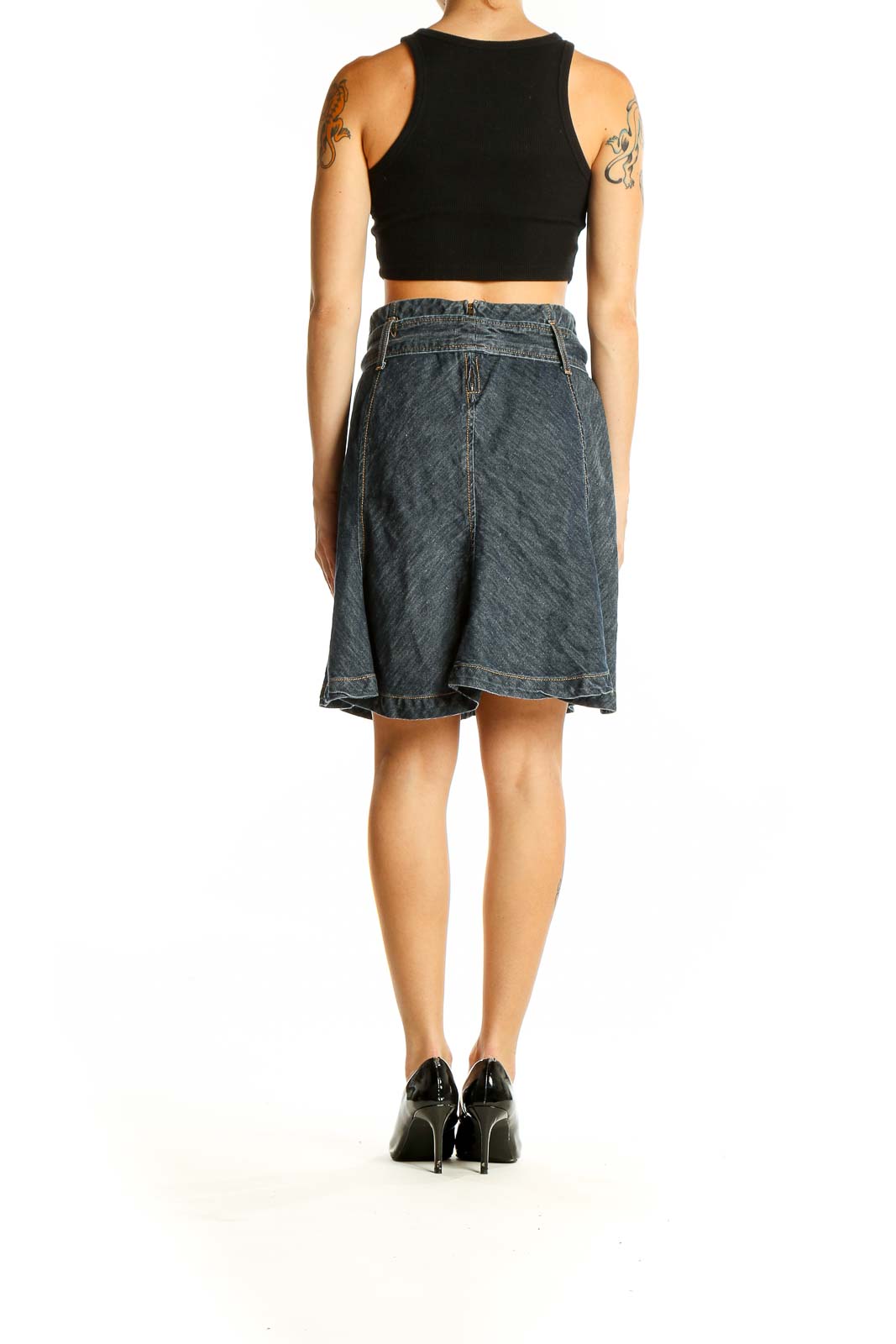 Side view of model wearing Banana Republic dark blue A-line skirt with black top