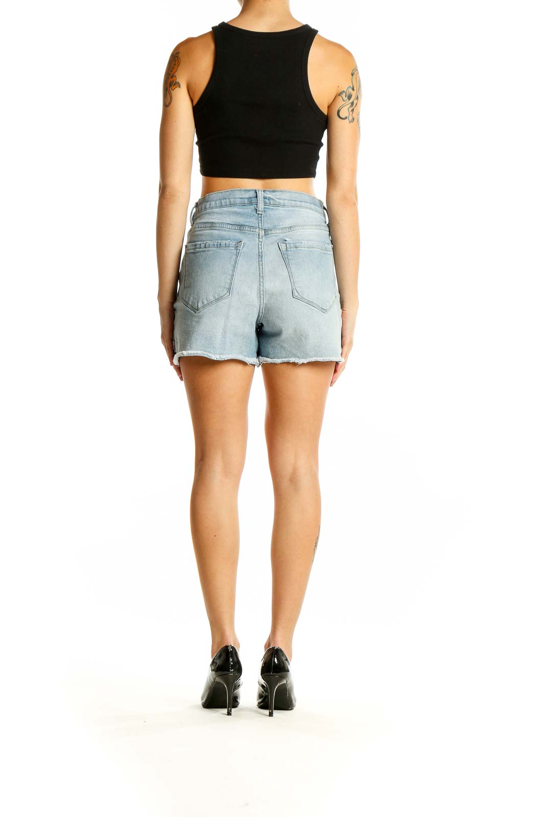 Side view of model wearing kensie light blue denim shorts with black top