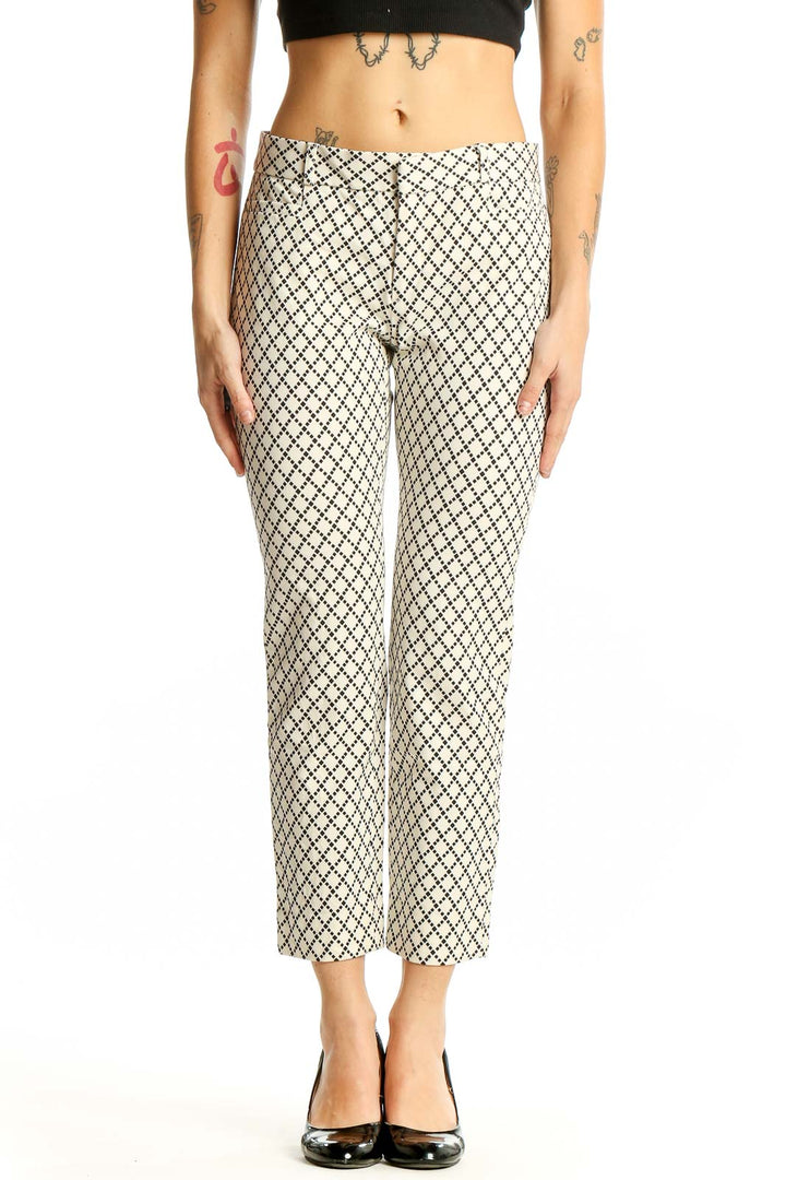 Front view of Banana Republic cream geometric print cropped pants on model