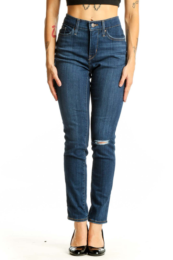 Front view of Levi's blue distressed skinny jeans on model