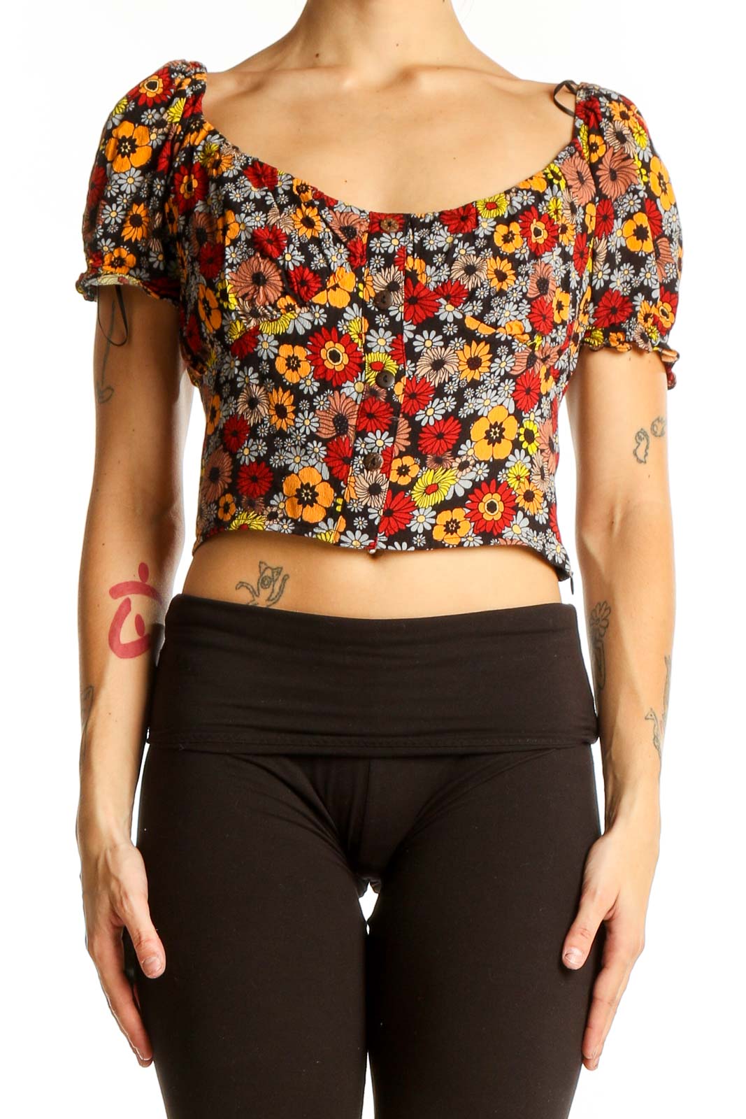 Front view of Urban Revivo multicolor floral puff sleeve crop top