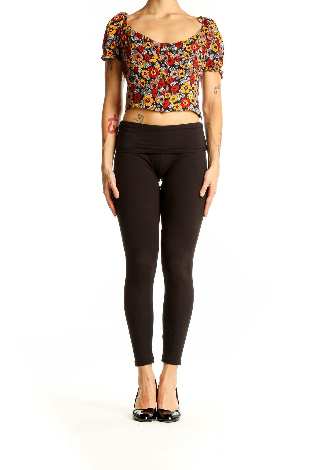 Front view of Urban Revivo multicolor floral puff sleeve crop top