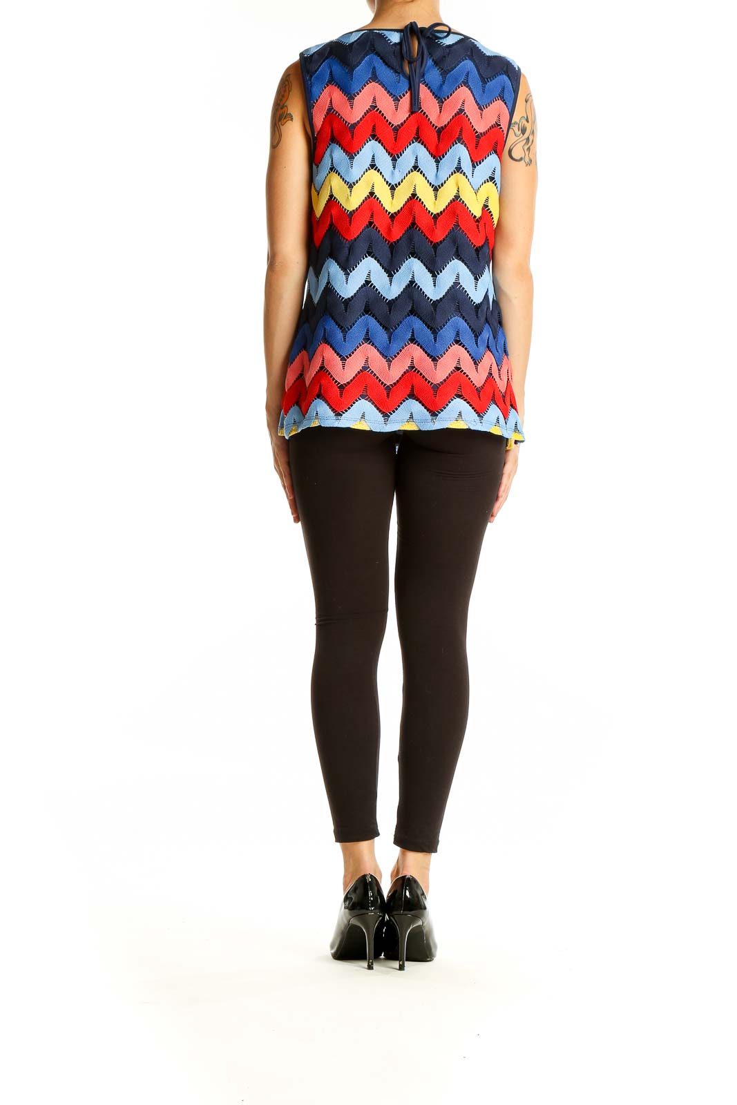 Back view of Rafaella multicolor chevron sleeveless blouse with tie detail