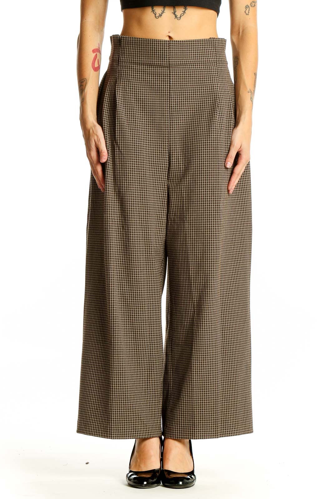 Front view of Zara brown houndstooth wide-leg trousers with high waist and pleated front