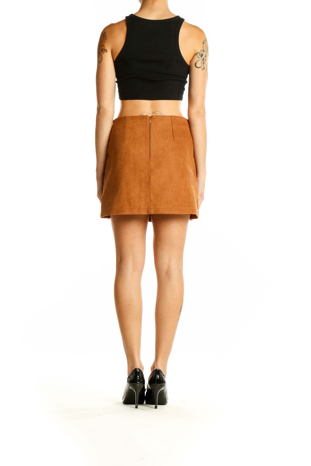 Side view of model wearing camel suede mini skirt with black top