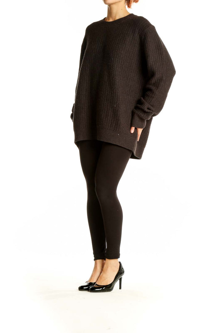 Front view of black oversized chunky knit sweater from Banana Republic