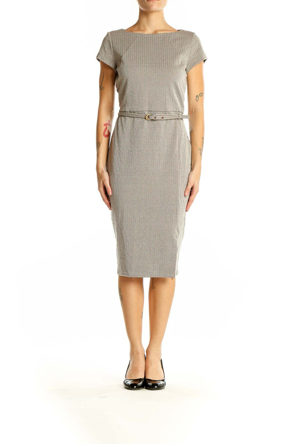 Front view of gray houndstooth belted sheath dress from Express