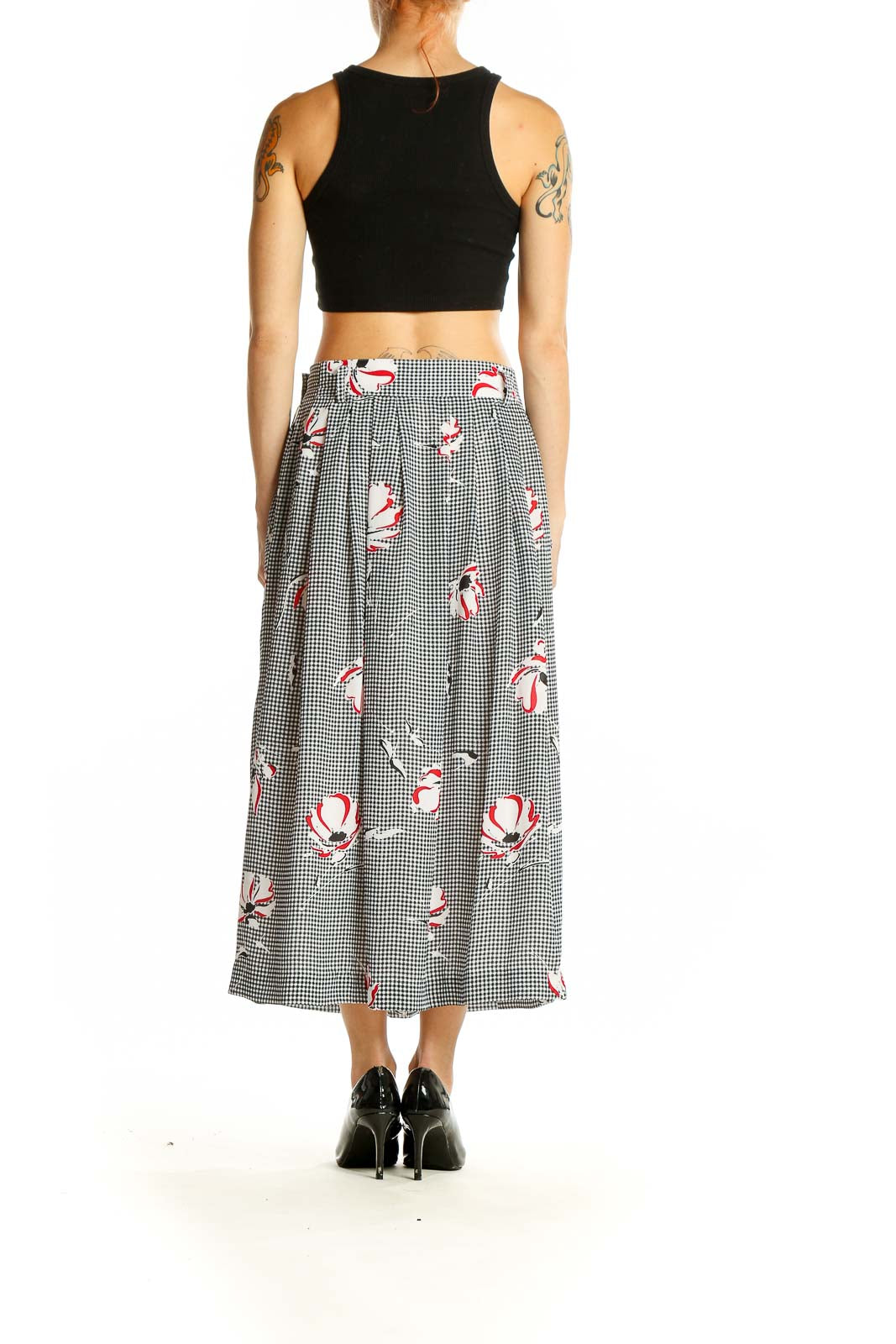 Side view of model wearing Jones New York gingham midi skirt with black crop top