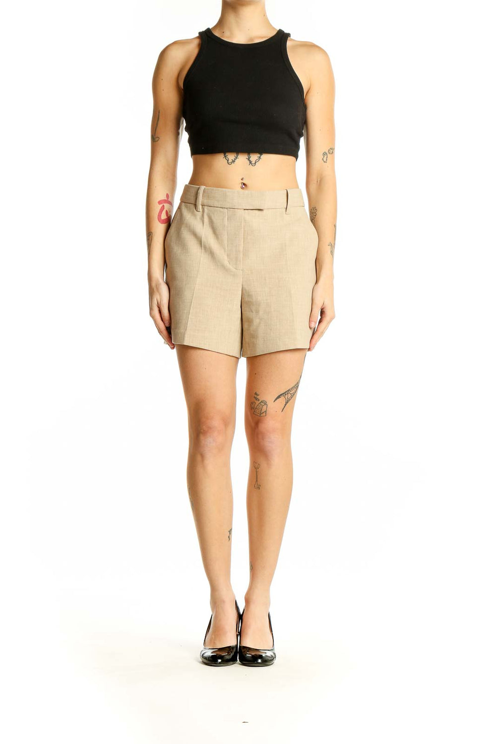 Front view of Wilfred beige tailored shorts on model