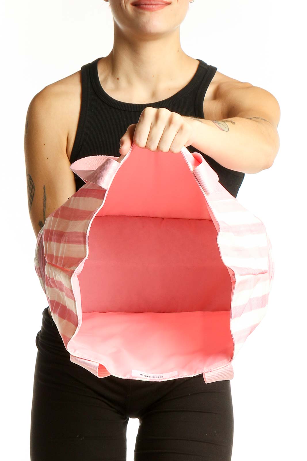 ☆Victoria's secret 上品な限定ストライプビーチトートバッグ☆ Shop Victoria's Secret Handbags and Totes at SilkRoll. Trade