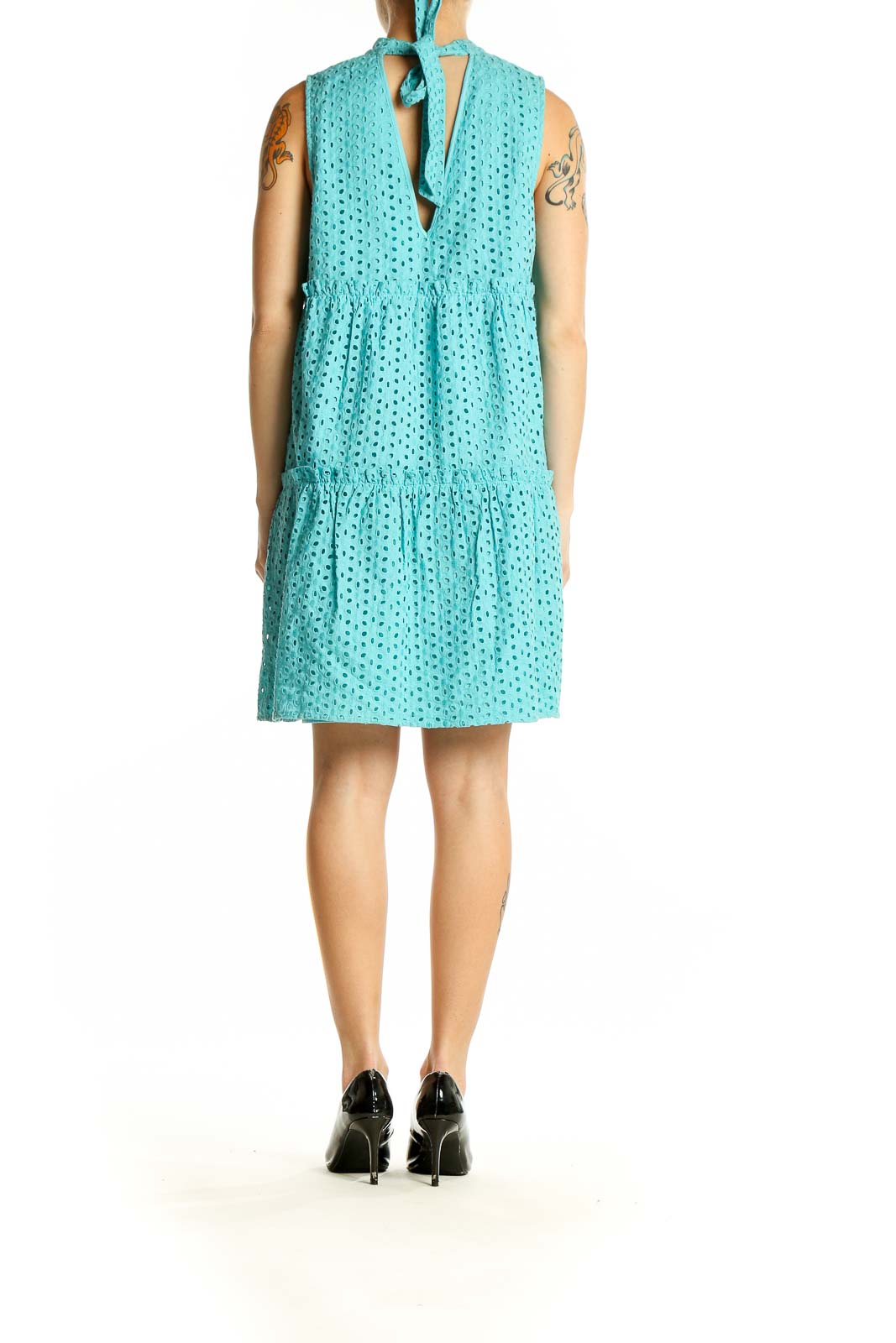 Side view of turquoise eyelet tiered sleeveless dress by kensie