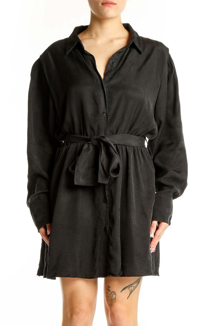 Front view of black Zara belted shirt dress on model