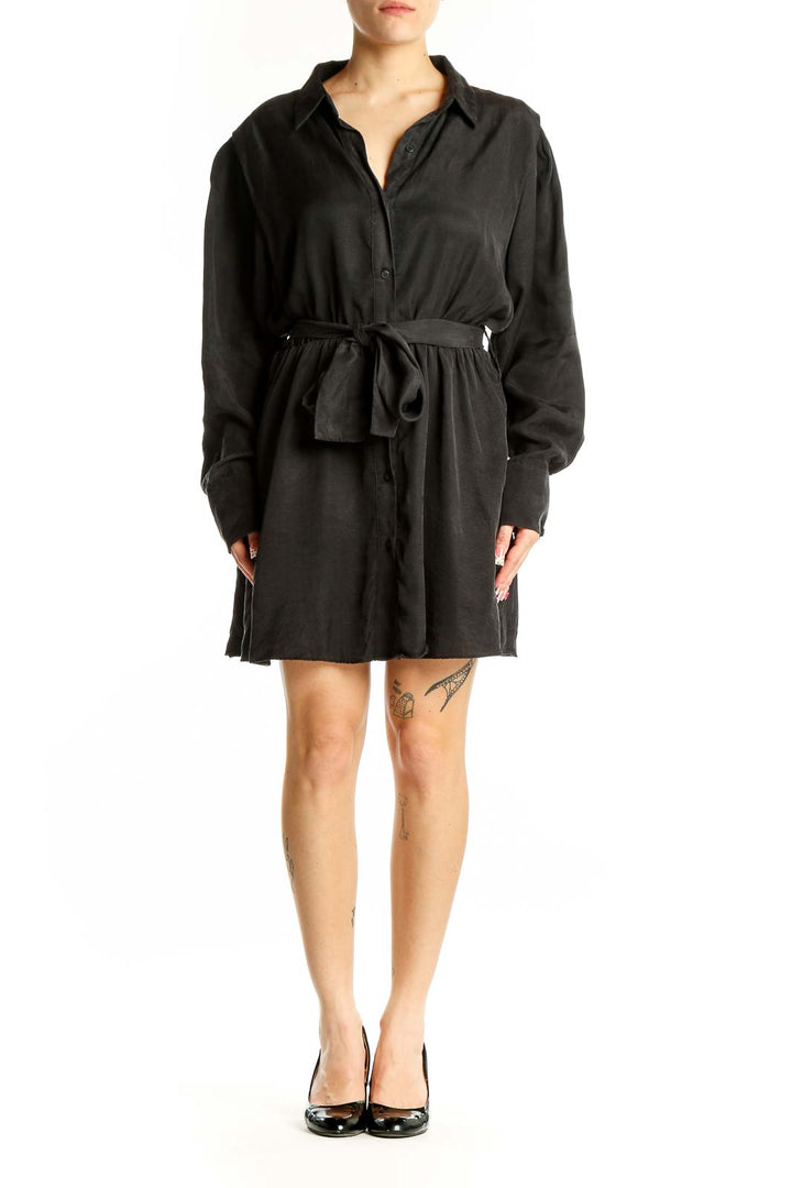Front view of black Zara belted shirt dress on model
