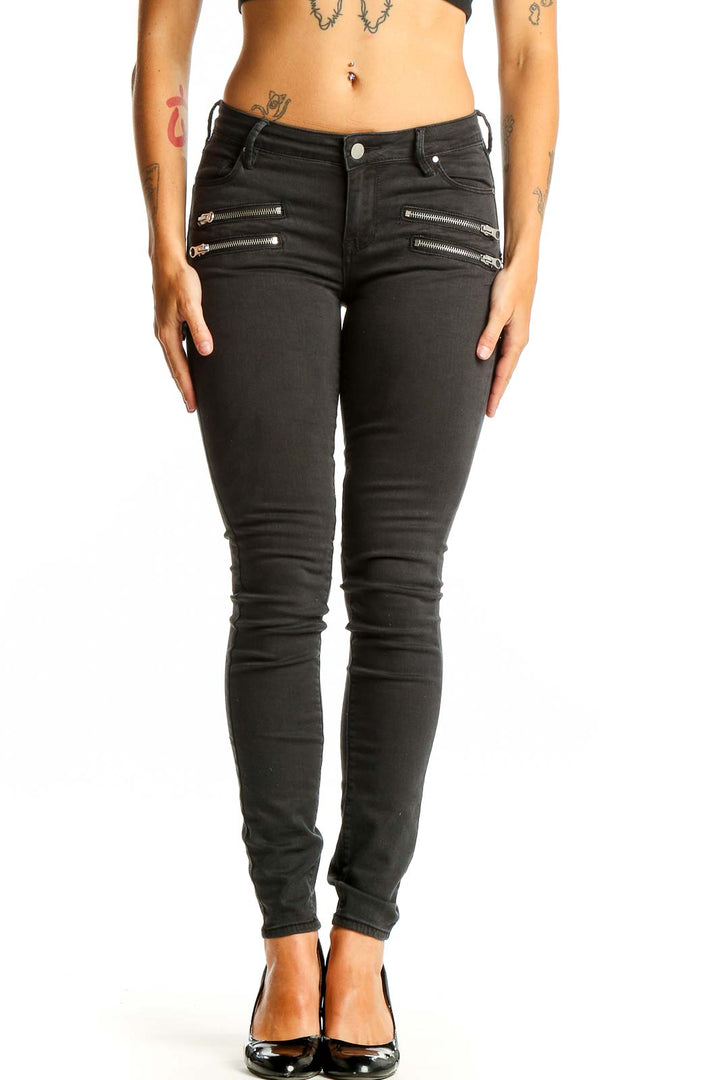Front view of black Bullhead skinny jeans with zipper details
