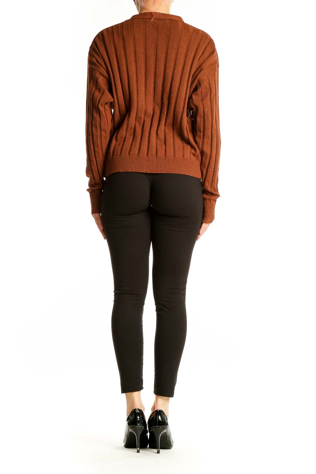 Side view of model wearing Sita Murt rust ribbed cardigan with black pants