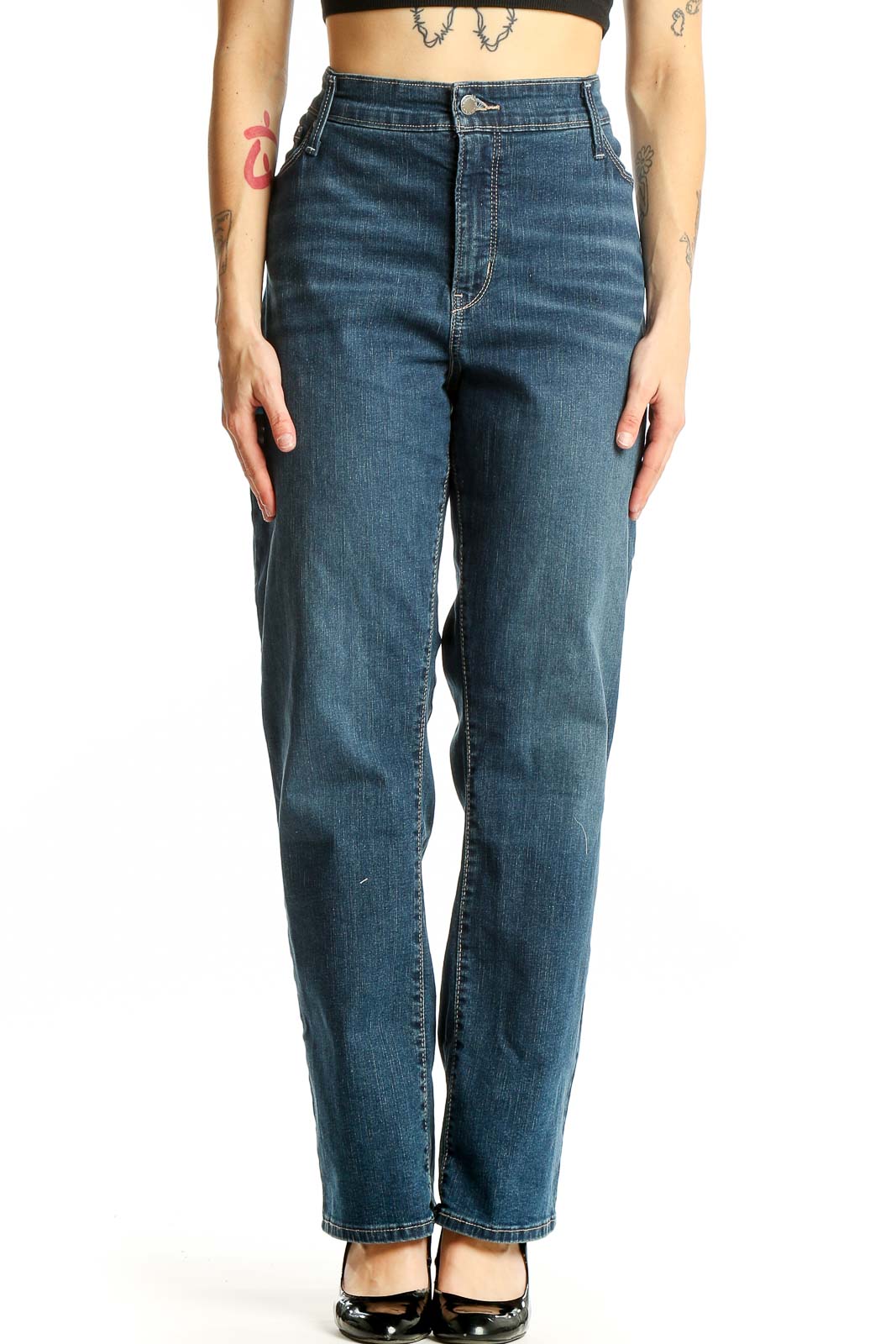 Front view of Signature By Levi Strauss blue straight leg jeans on model