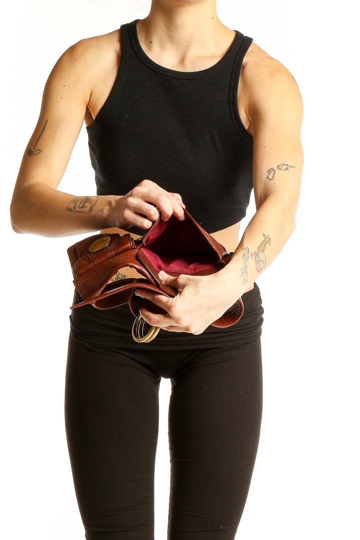 Model wearing brown leather Shih belt bag around waist