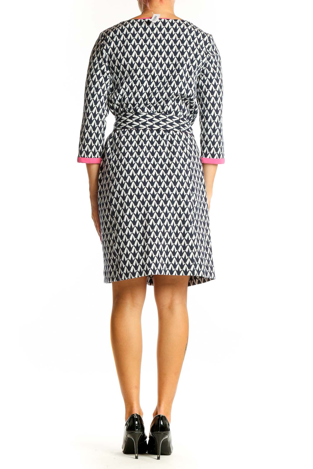 Side view of Lilly Pulitzer navy and white geometric print knit dress showing pink sleeve trim