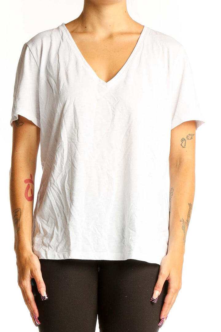 Front view of white Theory V-neck short sleeve top on model