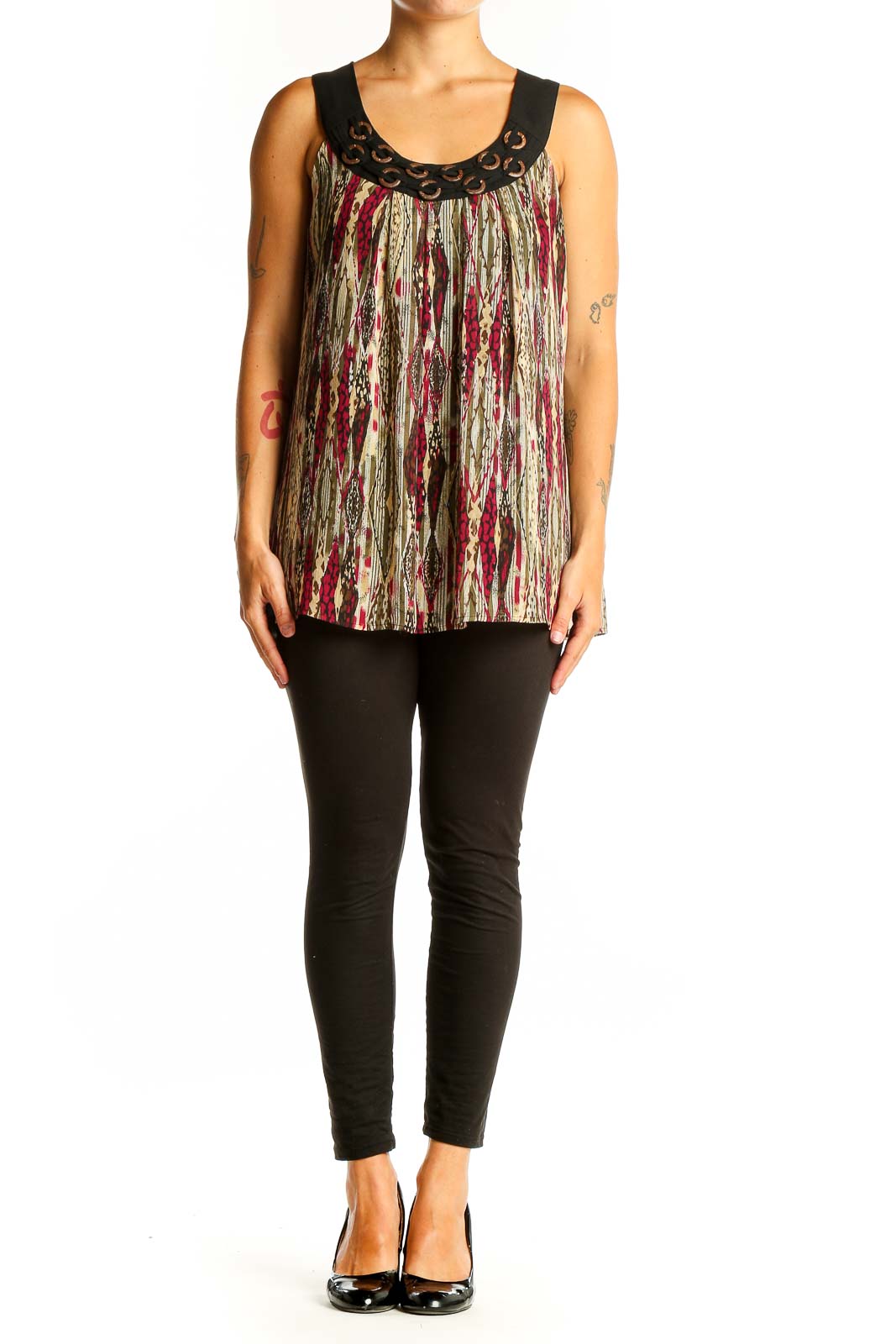 Front view of Signature by Larry Levine multicolor printed sleeveless blouse with black trim