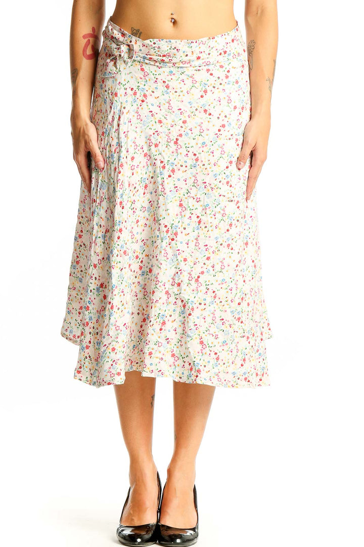Front view of Corset Story white floral print midi skirt on model
