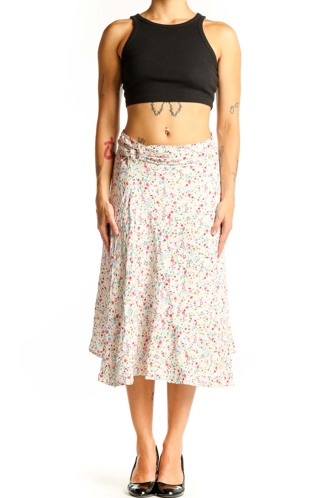 Front view of Corset Story white floral print midi skirt on model