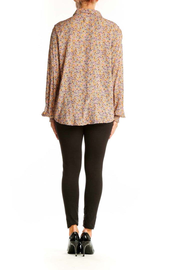 Side view of model wearing Numph floral print shirt with black pants
