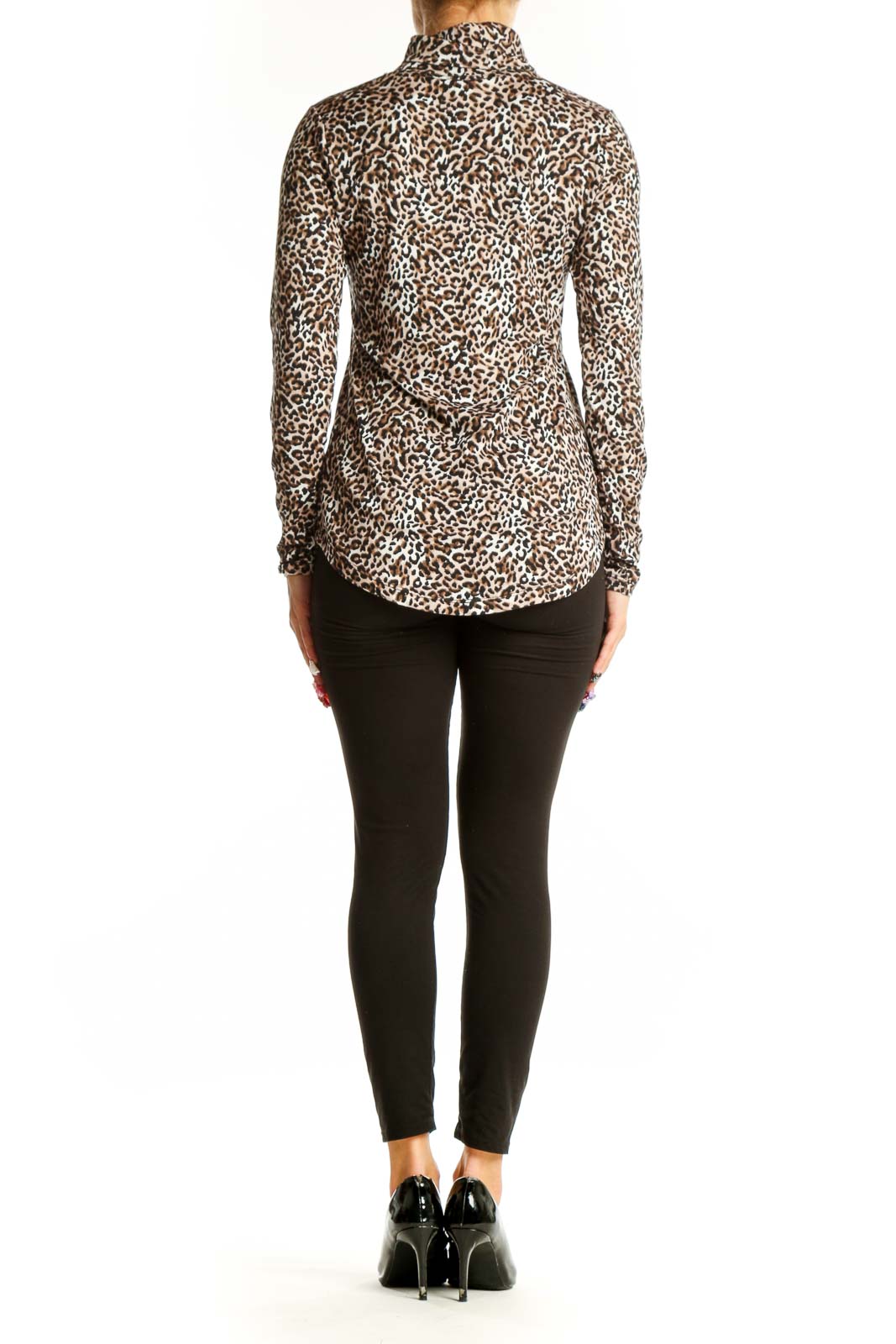 Side view of model wearing Bobeau brown leopard print turtleneck top with black pants