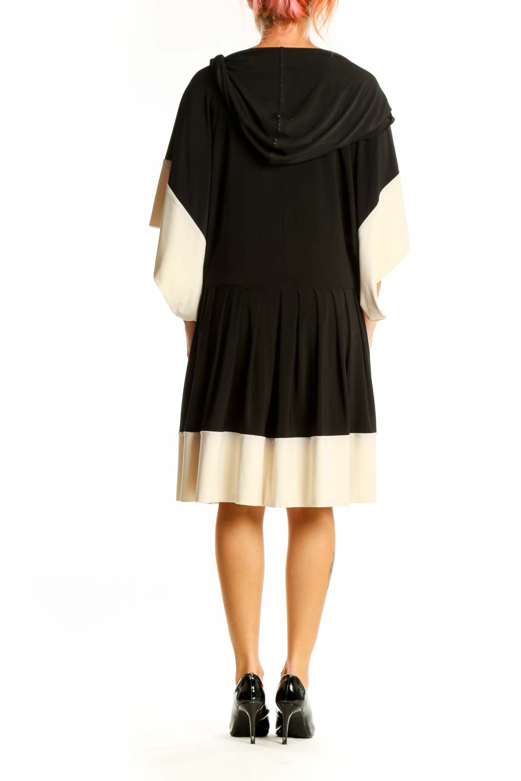 Side view of NORMA KAMALI black and cream color-block dress showing flowy silhouette