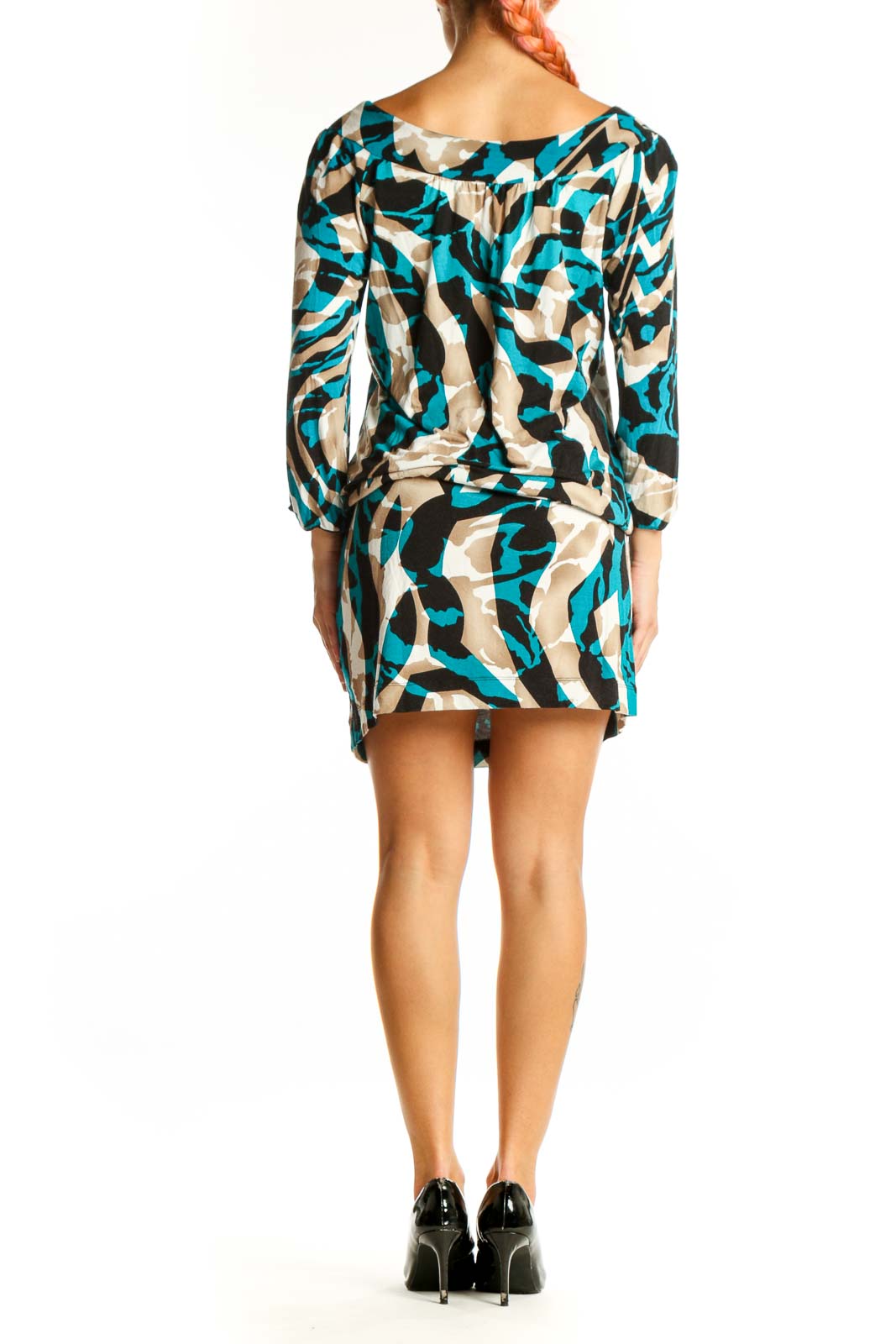 Side view of BCBG MaxAzria teal abstract print bodycon dress