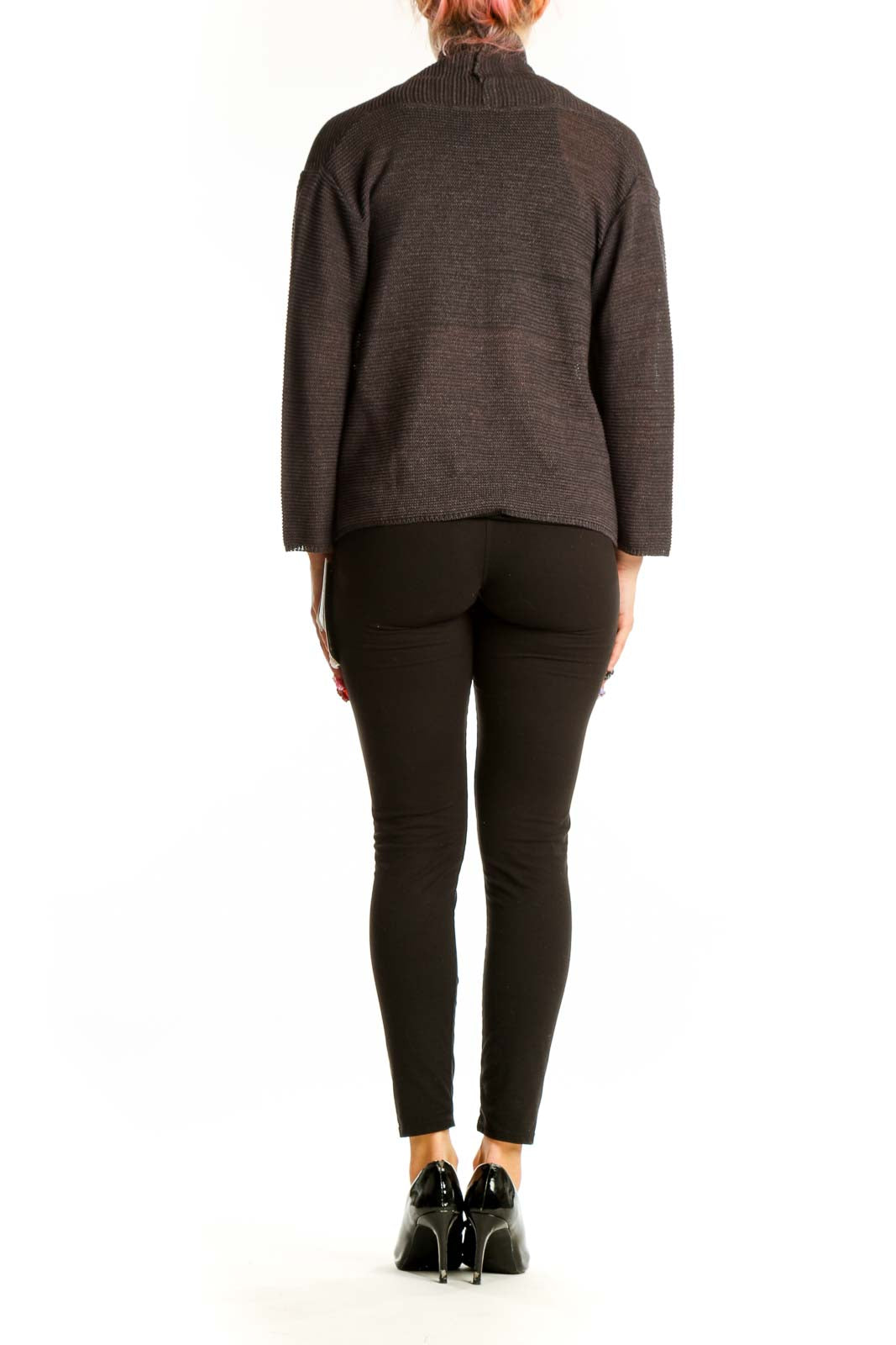 Side view of model wearing gray ribbed Carivivace cardigan with black outfit