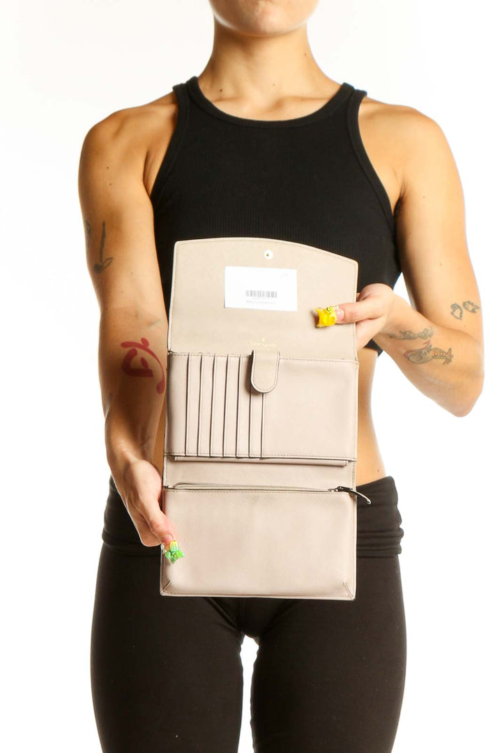 Side view of Kate Spade crossbody bag worn by model