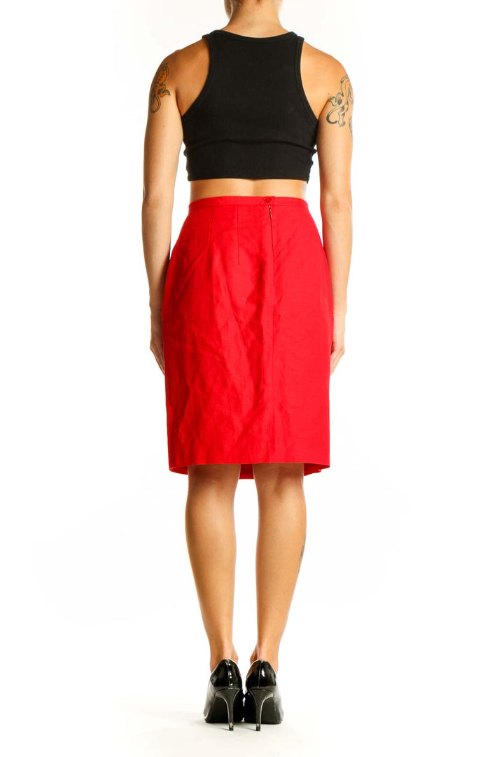 Side view of Harve Bernard red linen-blend pencil skirt on model