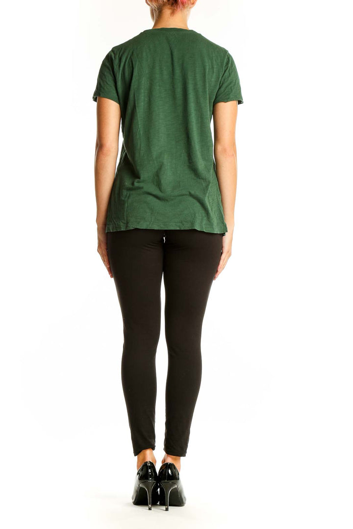 Side view of woman wearing Madewell green V-neck cotton tee