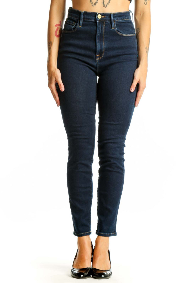 Front view of FRAME dark blue high-waisted skinny jeans on model