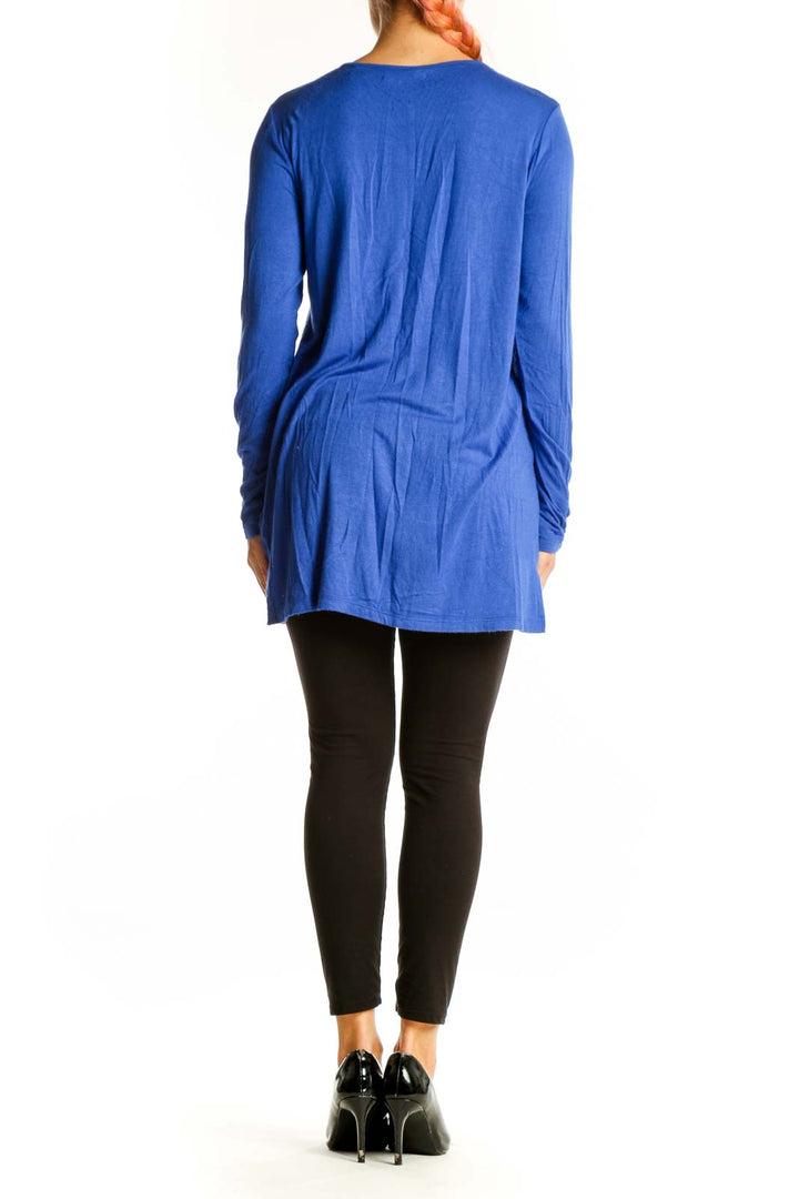 Side view of blue V-neck long sleeve layered top by Tribal showing longer back hem
