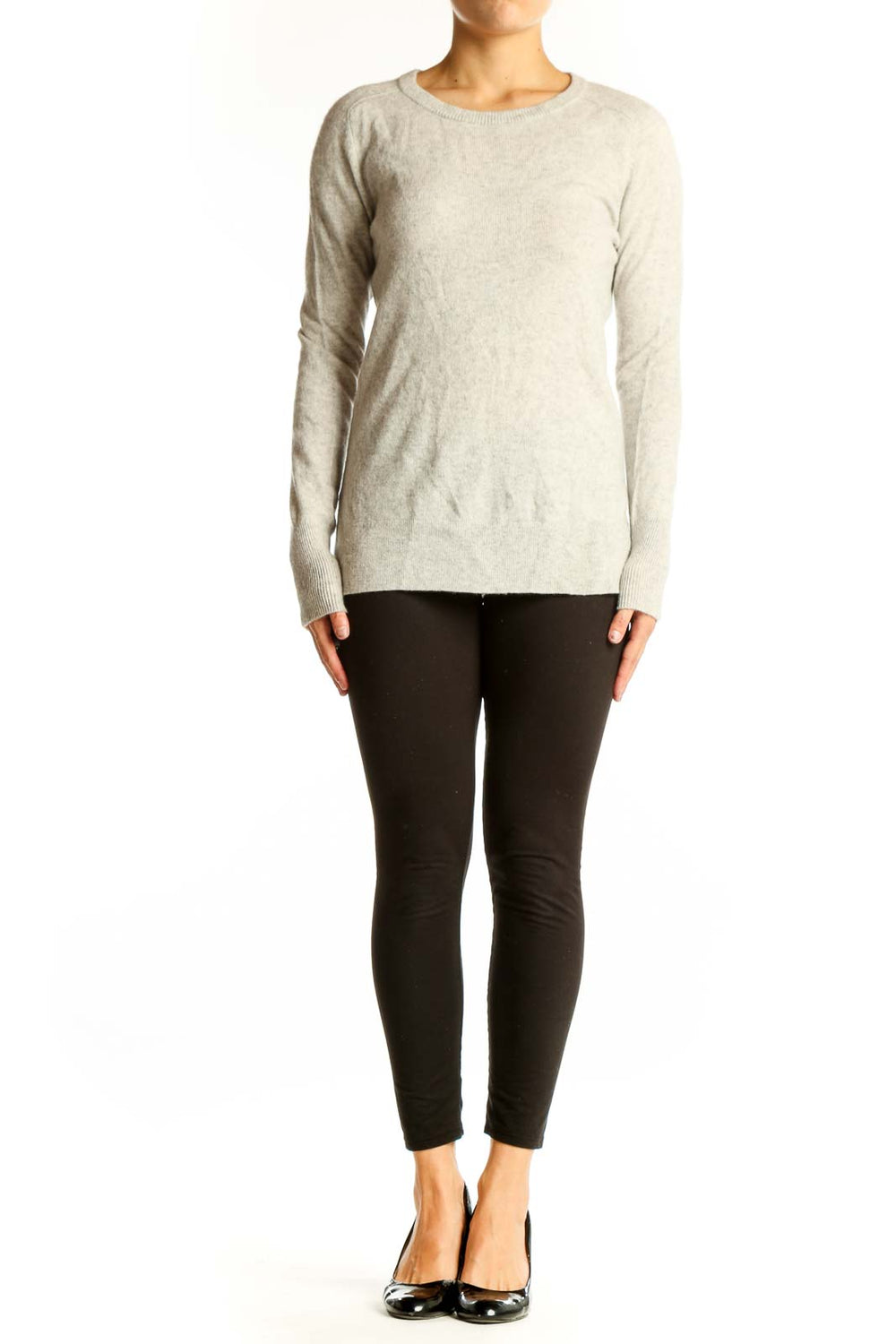 Front view of Halogen beige cashmere crewneck sweater on model