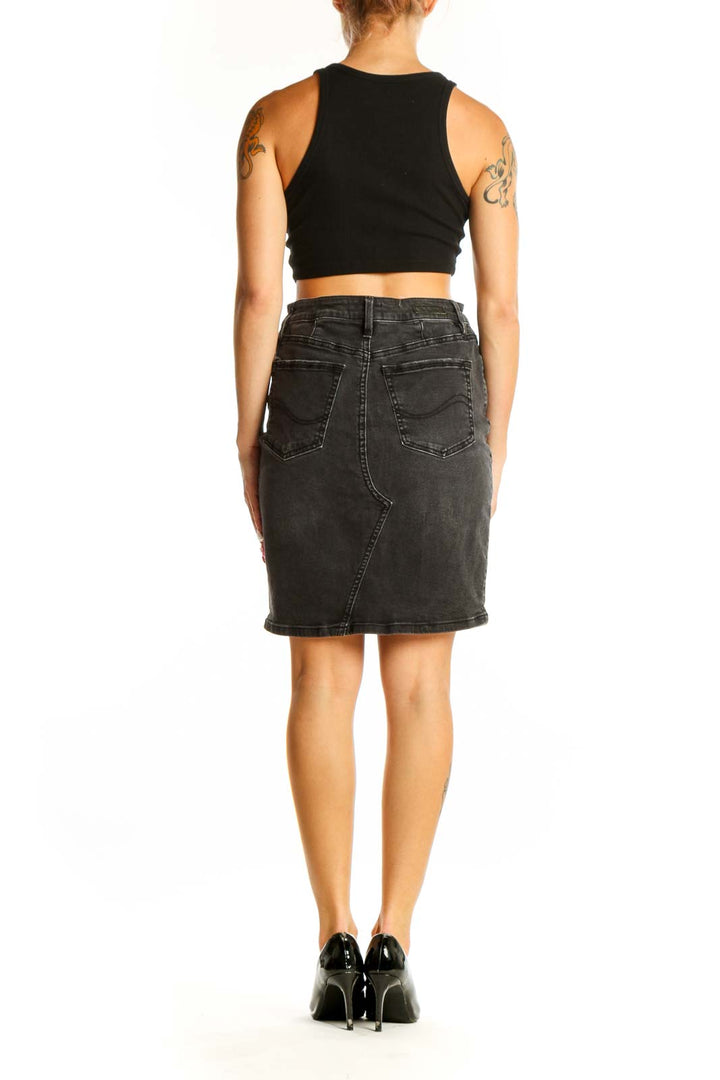 Side view of model wearing Sanctuary black denim pencil skirt with black top