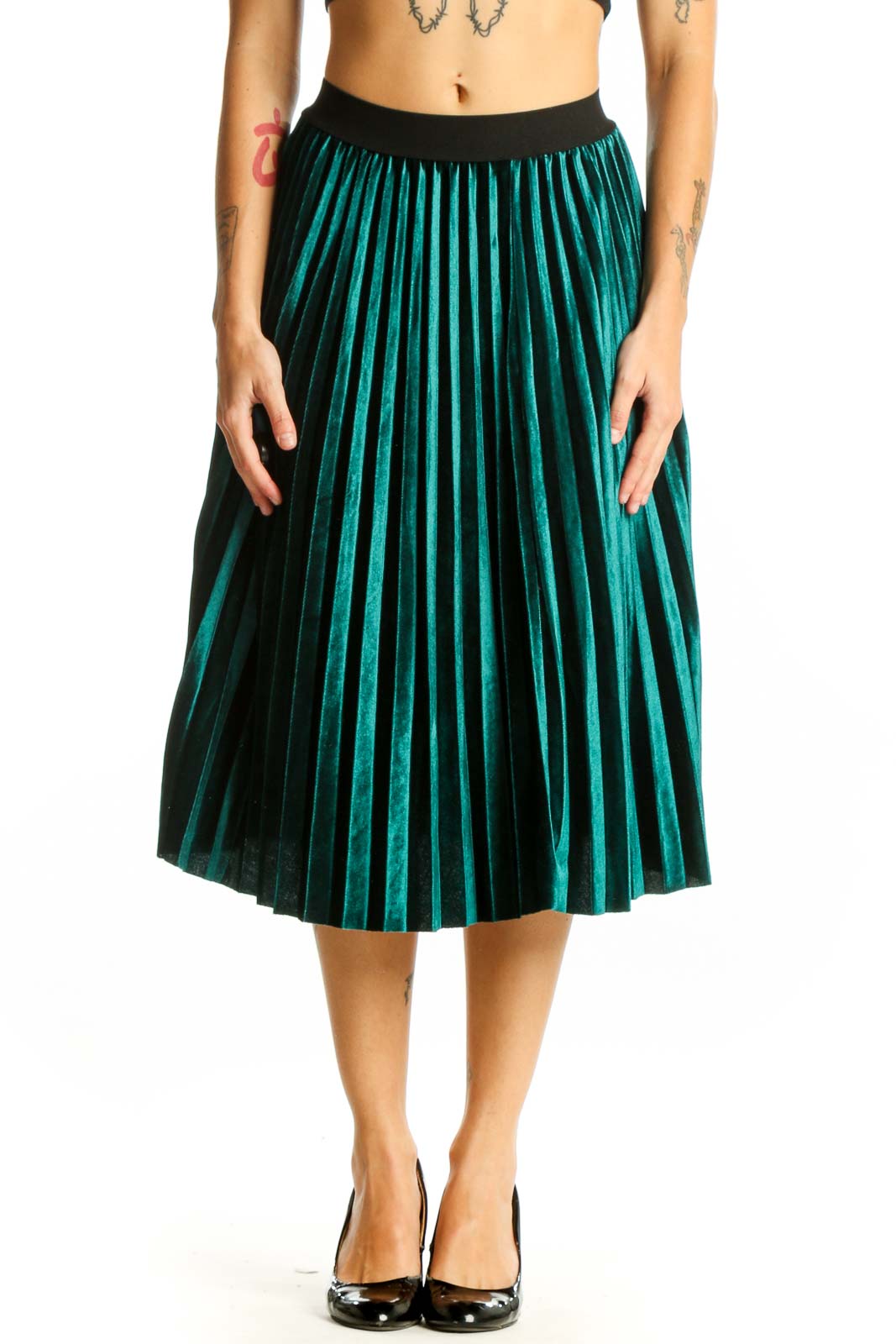 Front view of emerald green pleated velvet midi skirt