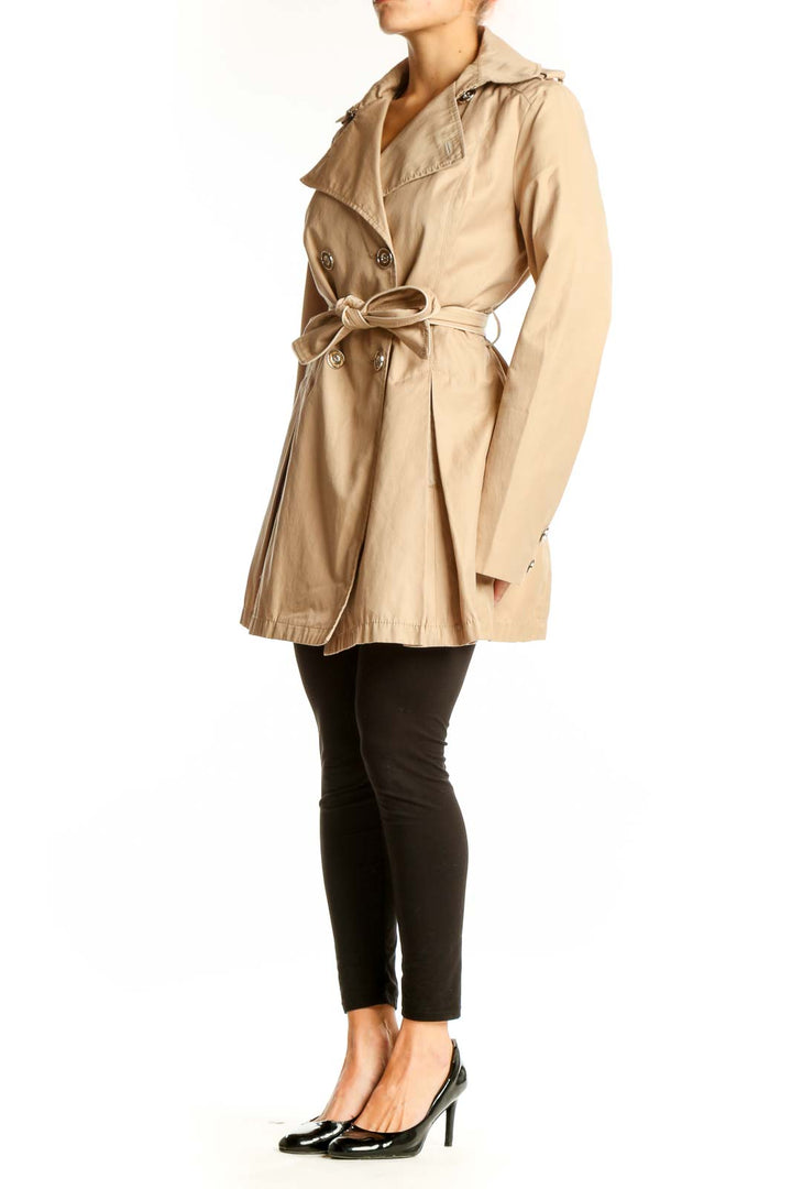 Front view of LAUNDRY by SHELLI SEGAL beige double-breasted trench coat with belt