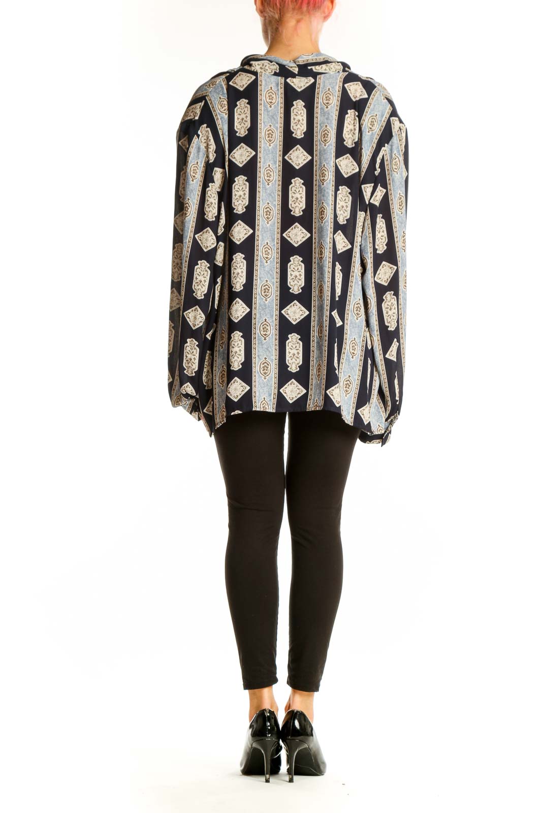 Side view of JESSICA LONDON Black and Gray Geometric Print Blouse on model