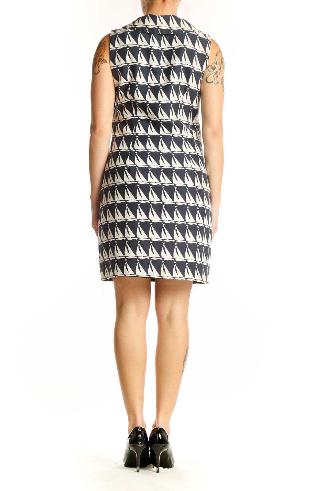 Black and white geometric triangle print Milly shift dress, back view on model showing sleeveless design