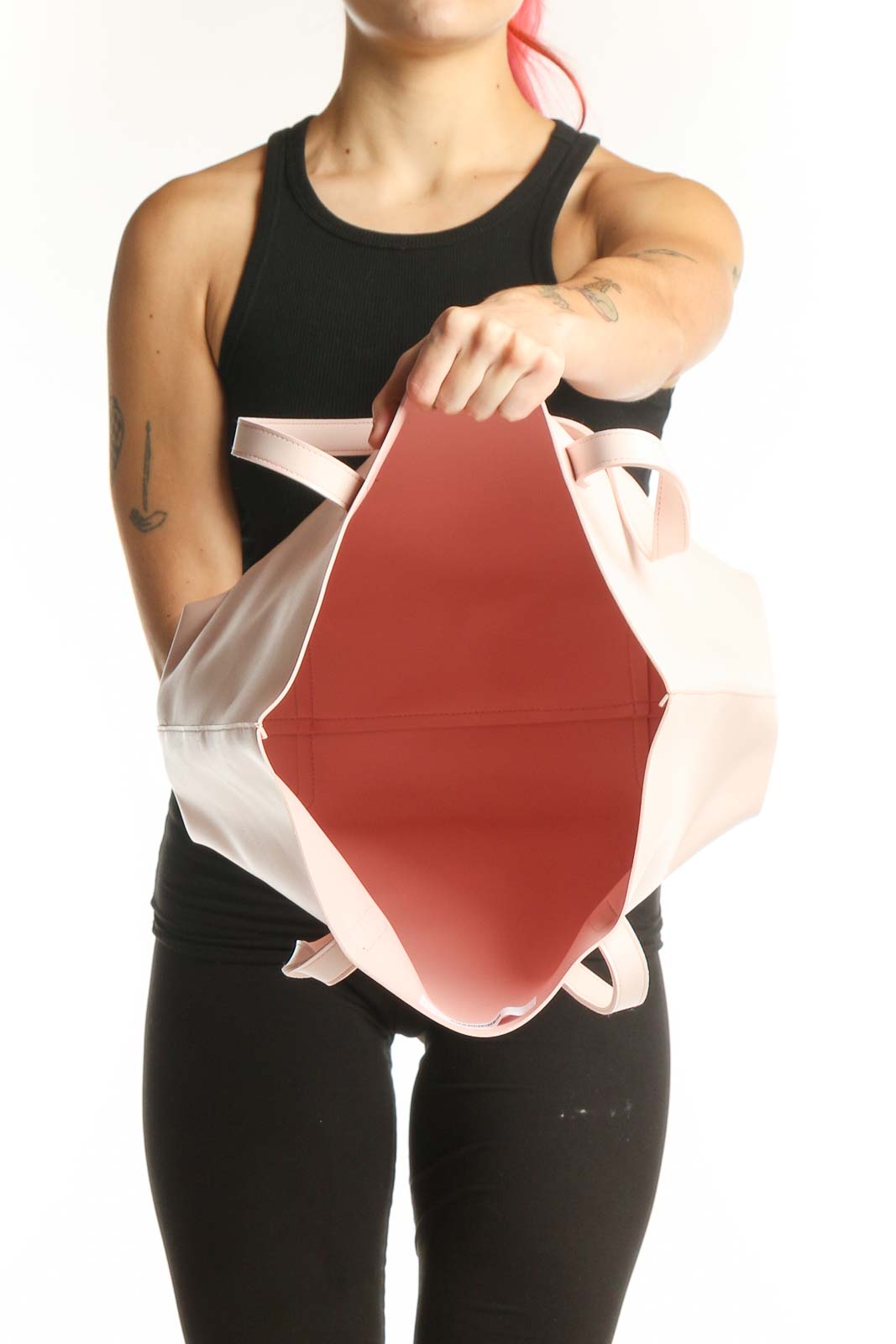 Cream polyvinyl Oscar de la Renta large tote bag worn on shoulder, back view